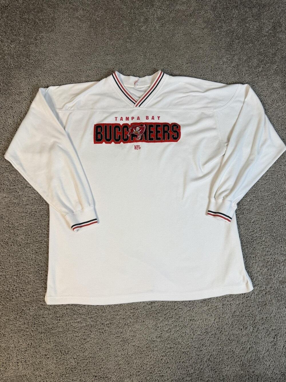 Tampa Bay Buccaneers Sweatshirt Mens 2XL White NFL Football V-Neck Pullover
